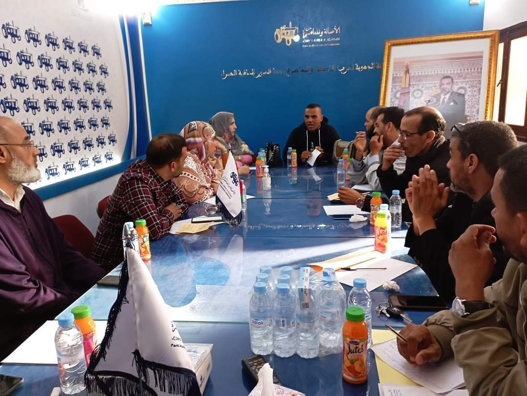 اجتماع ممثلي سيارات الأجرة مع ممثلي المعارضة بجماعة العيون