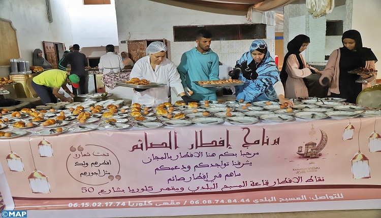 إفطار الصائم: النسيج الجمعوي بالعيون في خدمة الفئات المحتاجة