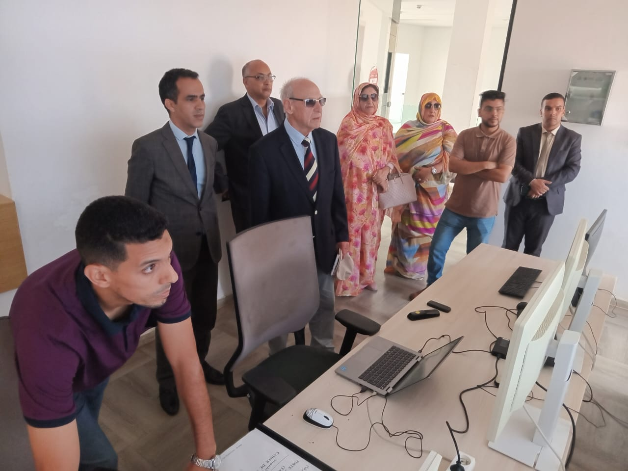 “زيارة المستشار الألماني ريشارد بورينجر لمشاريع التنمية في طرفاية: إشادة بجهود المغرب في تعزيز التنمية والاستقرار”