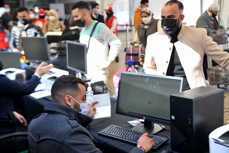 نشطاء مدنيون يعلنون استمرار سيطرة السماسرة على “مواعيد شينغن” بالمغرب