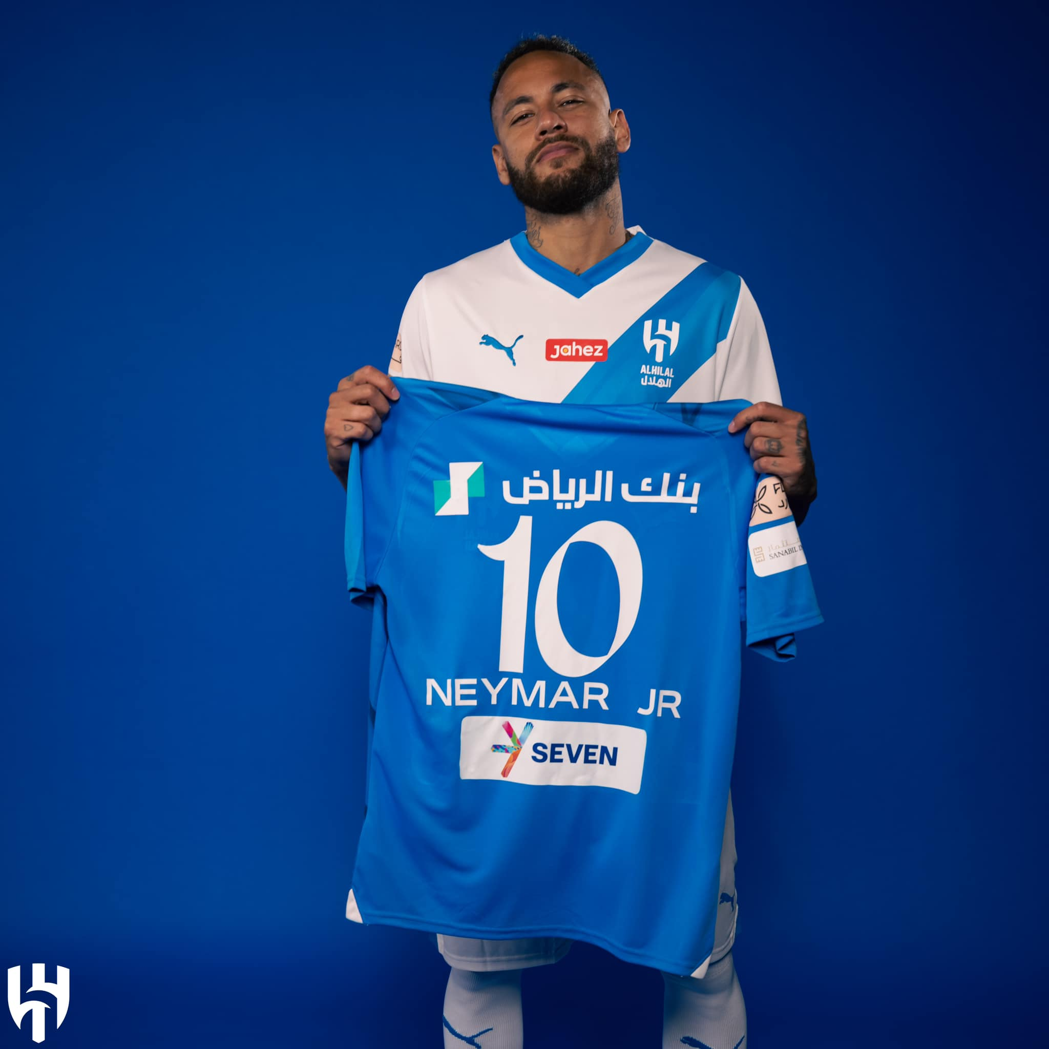 بالصور..الهلال يعلن التعاقد مع نيمار