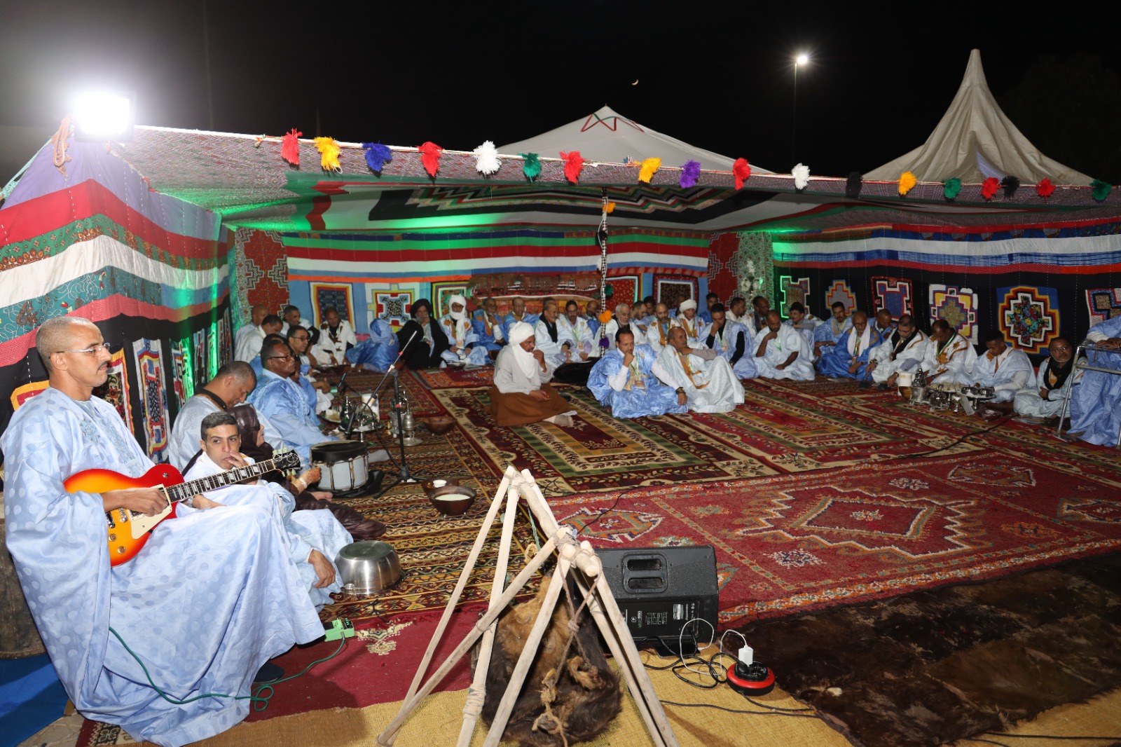 رفع الستار عن تراث الصحراء المغربية من خلال مهرجان القصيدة البدوية الحسانية بالعيون