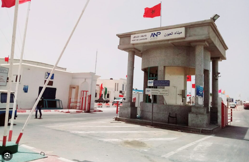 العيون..قبطانية المرسى تغلق باب الميناء بسبب الظروف الجوية