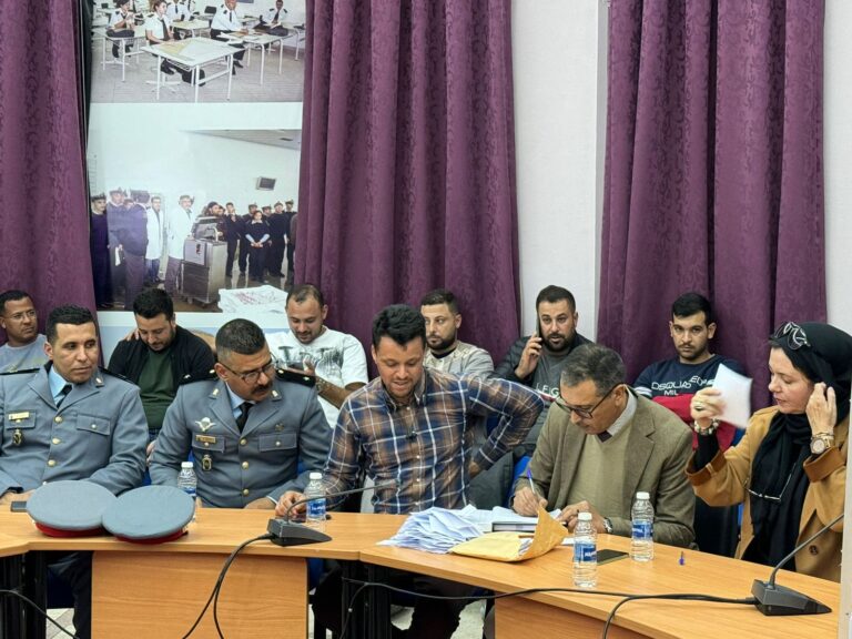 العيون .. القرعة تحسم تراتبية مراكب الصيد الساحلي في إستغلال مصيدة الأخطبوط الجنوبية