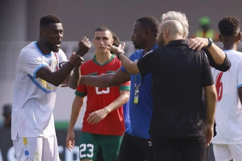 “الكاف” يعاقب الركراكي بالتوقيف 4 مباريات ويغرم الاتحادين الكونغولي والمغربي