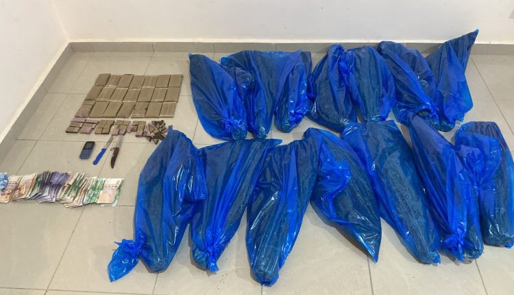 الفرقة المحلية للشرطة القضائية بمفوضية الشرطة المرسى بالعيون توقف شخص