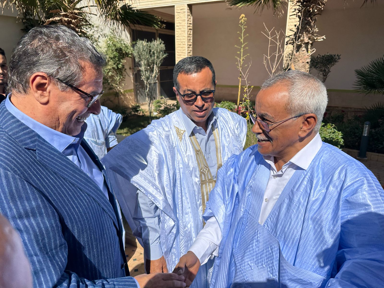النائب البرلماني عن إقليم طرفاية عبد الحي أحرطون ينظم مؤدبة غذاء على شرف رئيس حزب التجمع الوطني للأحرار عزيز أخنوش