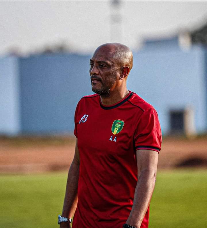 الإتحاد الموريتاني لكرة القدم يجدد عقد مدرب المنتخب أمير عبدو الى غاية 2026