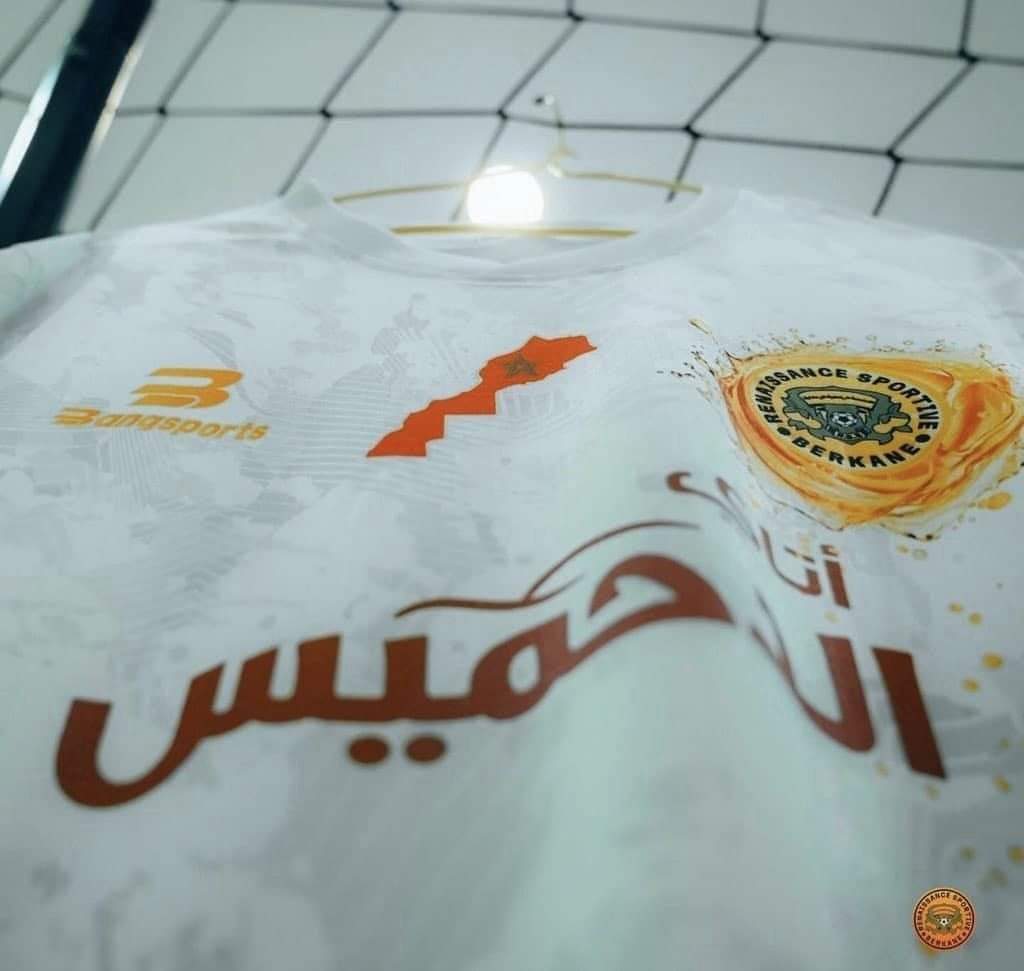 المعاملة غير المقبولة والمخزية في الجزائر لفريق نهضة بركان الرياضي الذي جاء للمنافسة في المرحلة النهائية من كأس CAF.