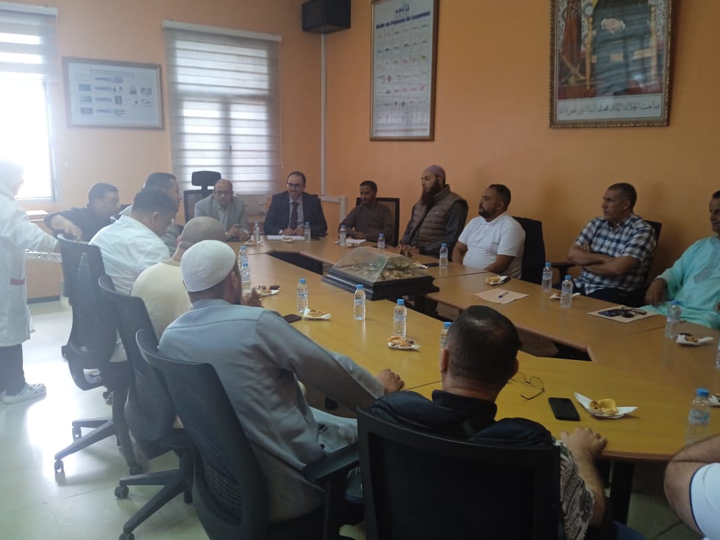 ميناء العيون : الوافدون الجدد يجتمعون بالهيئات المهنية بسوق السمك بالجملة <br>