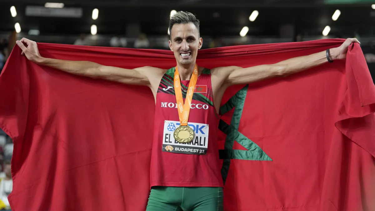 سفيان البقالي يحرز الميدالية الذهبية في سباق 3000 متر موانع ويحافظ على لقبه الأولمبي