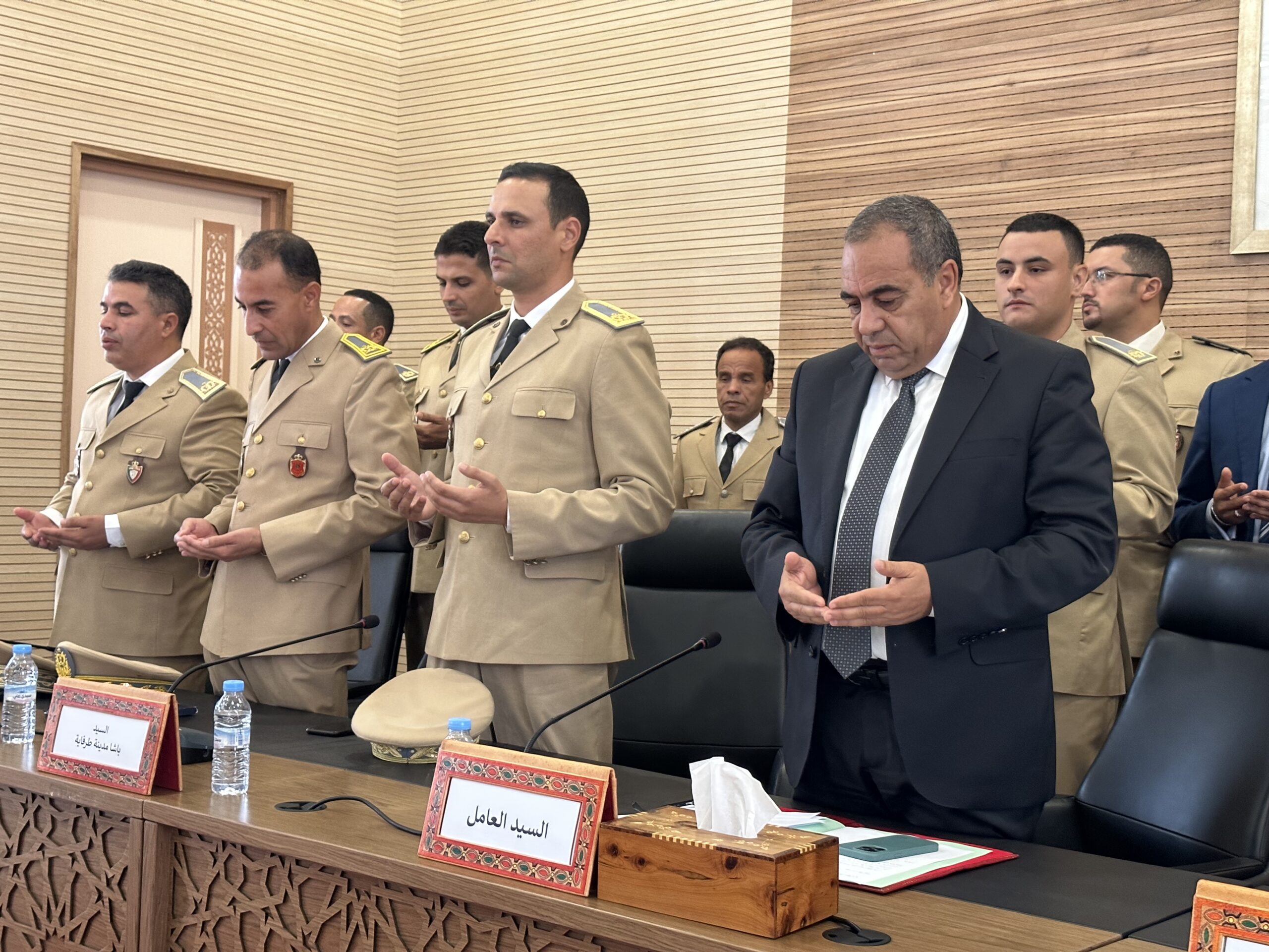 عامل إقليم طرفاية يشرف على تنصيب رجال السلطة الجدد في إطار الحركة الانتقالية