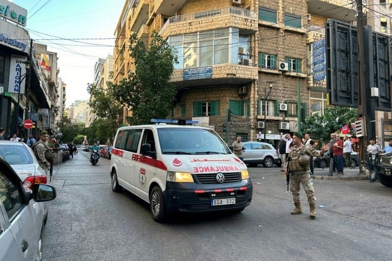 المغرب يتابع تطورات الجالية في لبنان وسط مطالب بتنظيم رحلات الإجلاء<figure class="figure-heading-post" style="box-sizing: border-box; scrollbar-color: var(--sport-primary-color) transparent; scrollbar-width: thin; margin-bottom: 1rem; font-family: hespress-medium, sans-serif; font-size: 16px; font-weight: 400; text-align: right; white-space-collapse: collapse;"><div class="post-thumbnail featured-img" style="box-sizing: border-box; scrollbar-color: var(--sport-primary-color) transparent; scrollbar-width: thin; position: relative; margin-right: 0px; margin-left: 0px;"><div class="ratio-medium" style="box-sizing: border-box; scrollbar-color: var(--sport-primary-color) transparent; scrollbar-width: thin; width: 530px; padding-top: 349.797px; position: relative; overflow: hidden;"></div></div></figure>
