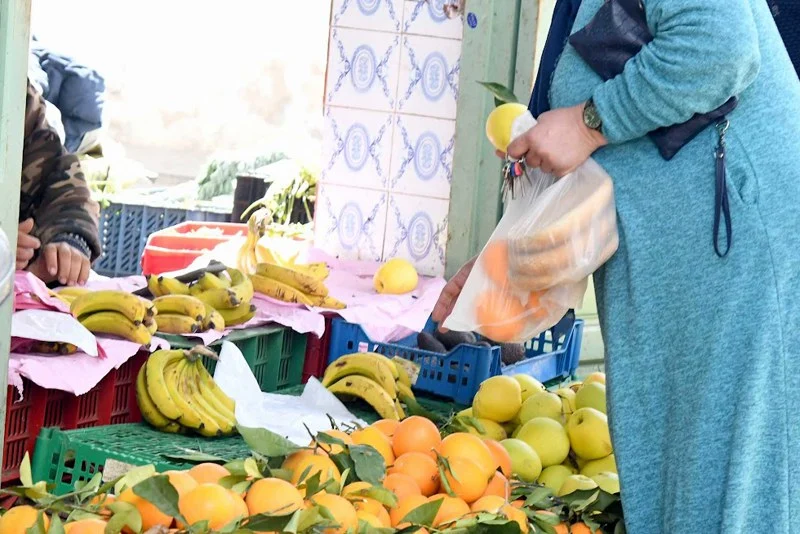 الأكياس البلاستيكية تعود إلى الظهور في الأسواق المغربية