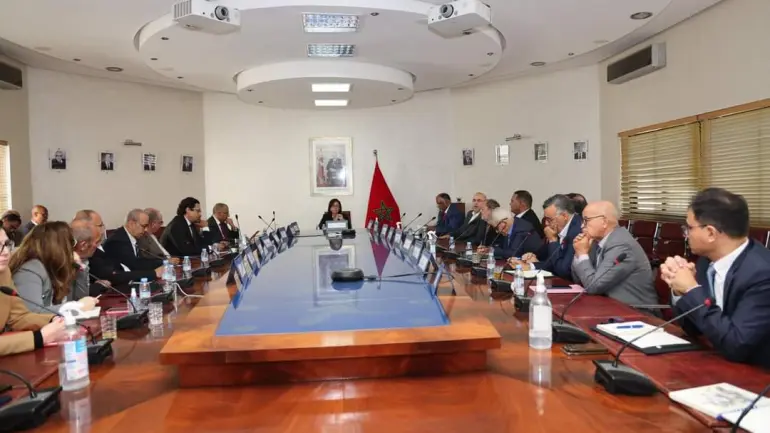 كاتبة الدولة المكلفة بالصيد البحري تعقد اجتماعا تواصليا مع رؤساء غرف الصيد البحري ورؤساء الهيئات والجمعيات المهنية