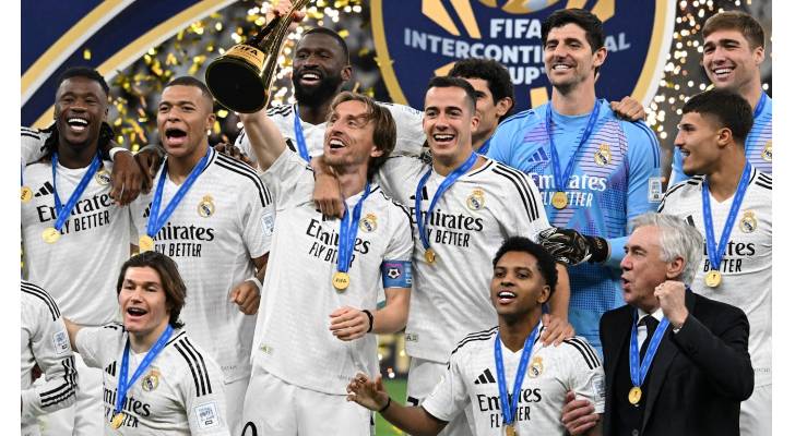 ريال مدريد يتوج بلقب كأس القارات للأندية