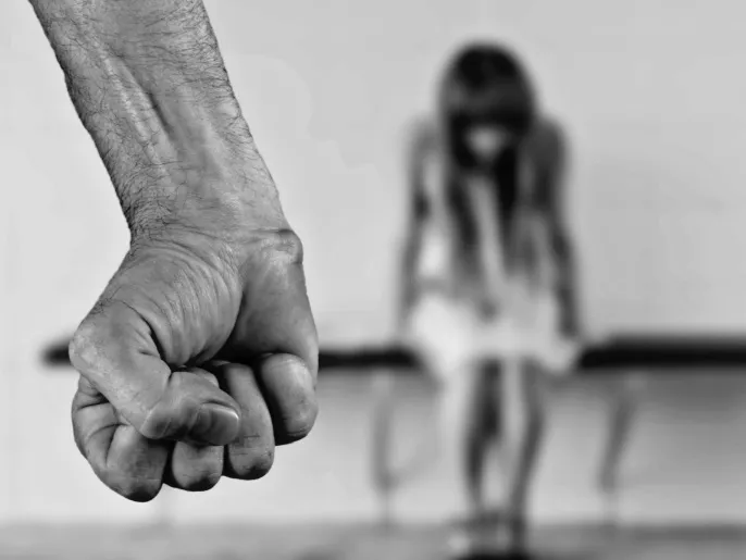 اعتداء وحشي على نساء بالعرائش يثير موجة غضب واسعة