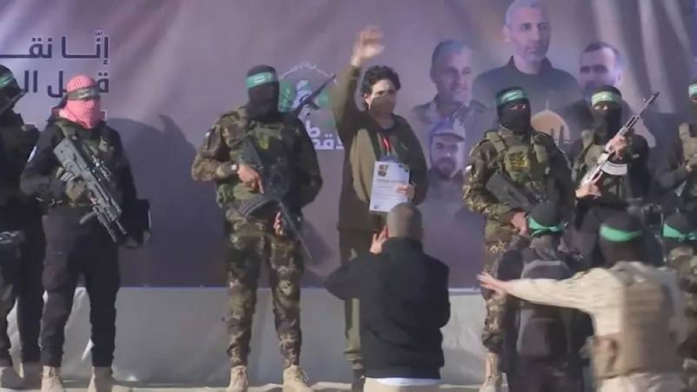 غزة.. حماس تسلم ثلاثة إسرائيليين وإفراج عن أسرى فلسطينيين