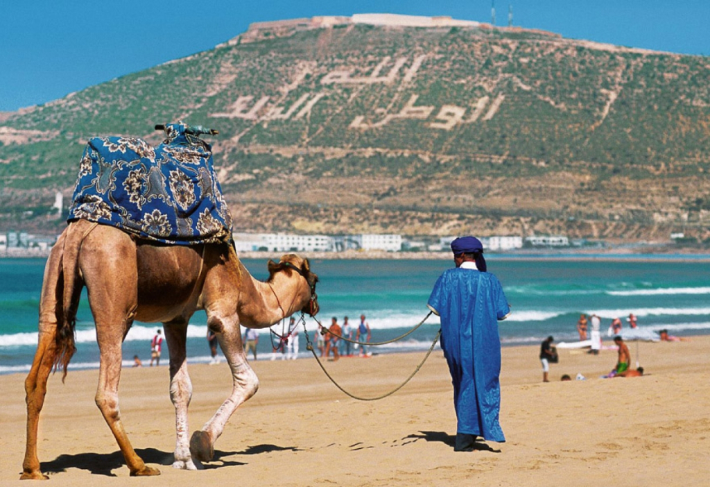 المغرب يروج لوجهته السياحية في أذربيجان عبر لقاء دبلوماسي رفيع