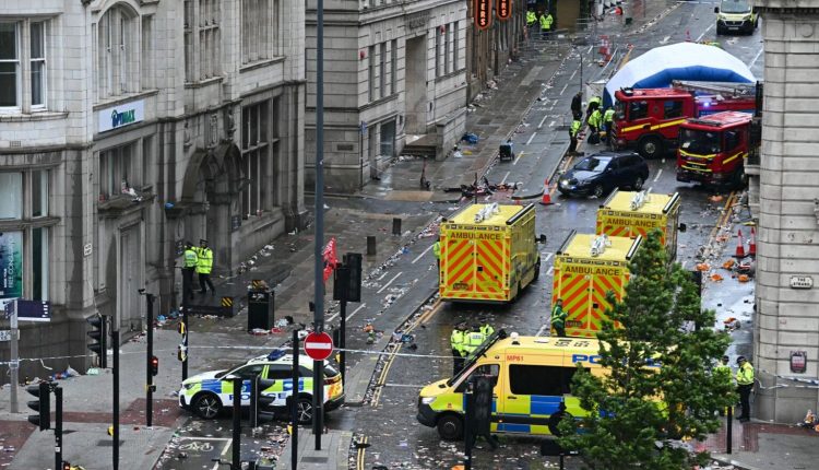 فرحة تتحول إلى مأساة في ليفربول بعد حادث دهس خلال احتفالات التتويج
