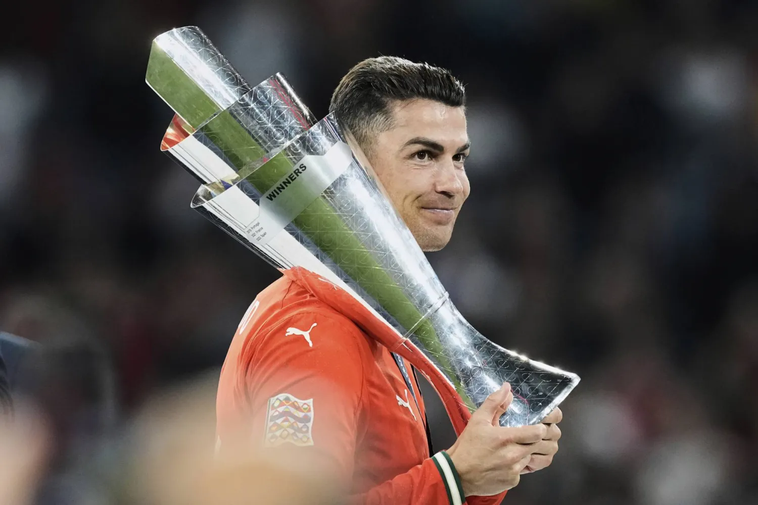 رونالدو يحسم الجدل: مستمر مع النصر لموسم إضافي بعد تتويجه بدوري الأمم الأوروبية