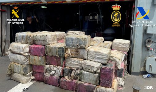 إحباط تهريب 3 أطنان من الكوكايين في عرض المحيط الأطلسي