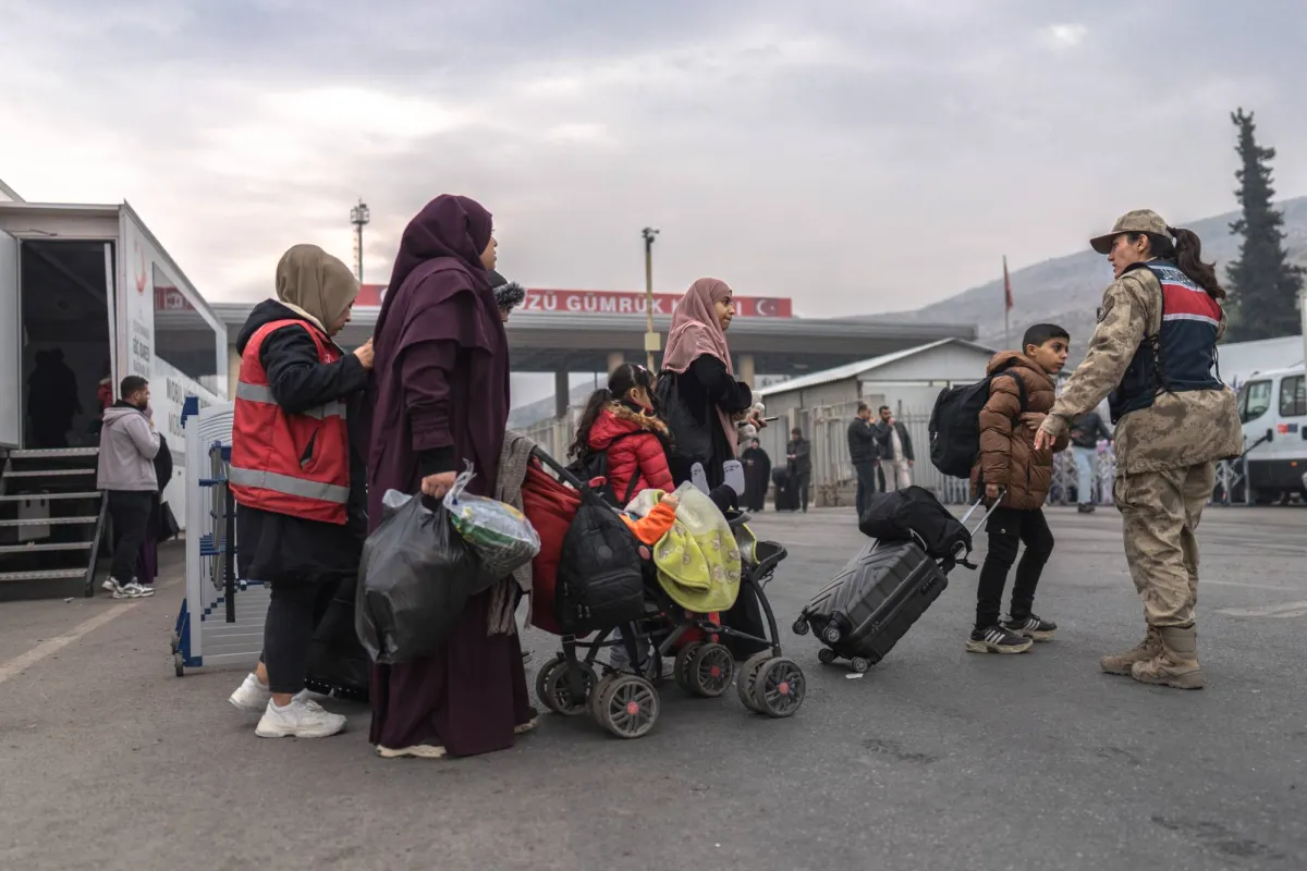 أكثر من 410 آلاف سوري عادوا طوعا من تركيا إلى بلدهم منذ الإطاحة بنظام الأسد