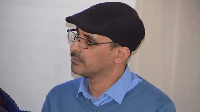 من العيون إلى لندن.. رشيد خويا يوقع “الصحراء بعيون الروح” ويخوض تجربة ثقافية دولية